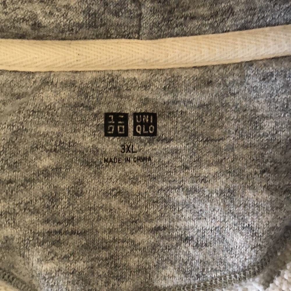 Uniqlo - Picture 2 of 2